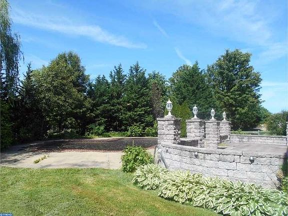 4th image of 12 Dearborn Ln