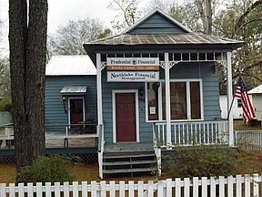 1st image of 702 Pine St