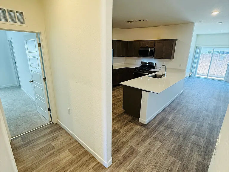 2815 N Janice Ave — Photo 2