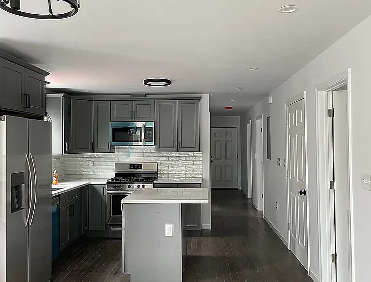 187 Montgomery Ave #2 — Photo 1