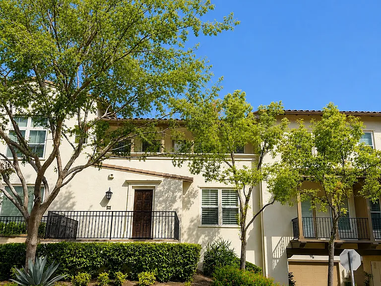 827 Terrace Ln E #10 — Photo 4