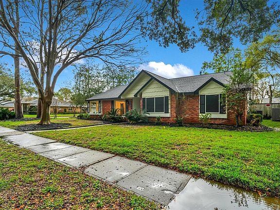 3rd image of 5923 Rutherglenn Dr