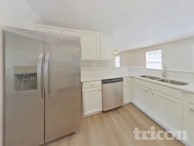 10527 Madison Park Dr — Photo 7