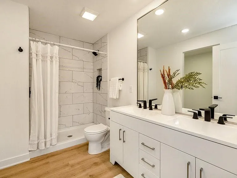 6501 Hickman Rd #B — Photo 10