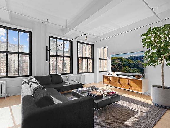 3rd image of 11 W 30th St APT 9F