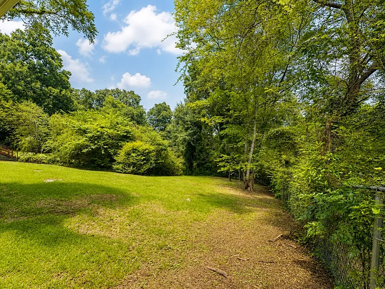 1143 Oakley Dr — Photo 14