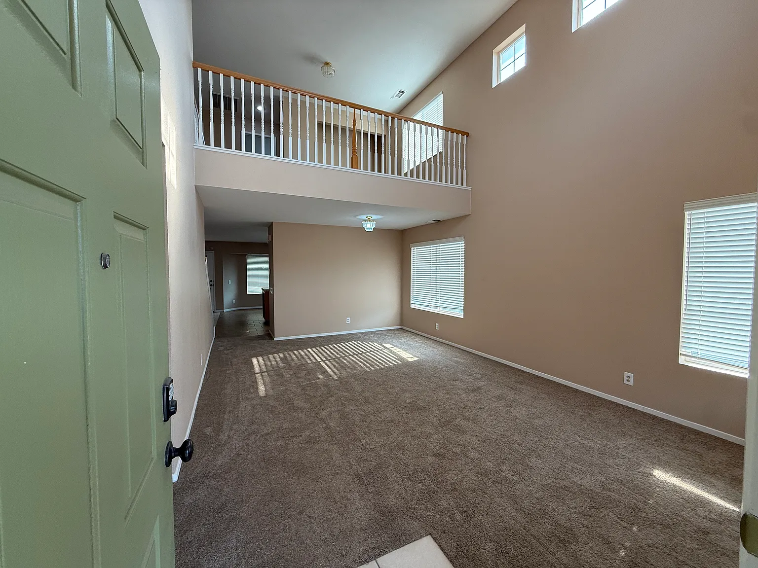 4 bed, 2254 sqft, $2,600 — Photo 2