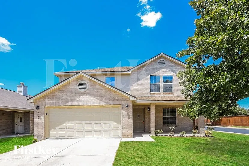 4 bed, 2.5 bath, 3070 sqft, $1,945 — Photo 2
