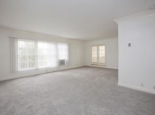 5852 Woodman Ave, Van Nuys, CA 91401