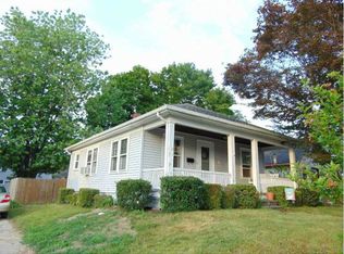 40 Strathcona Rd, Cranston, RI 02910