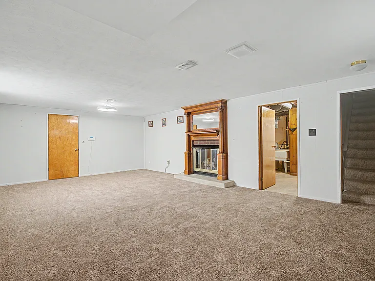3707 E 4th St — Photo 32