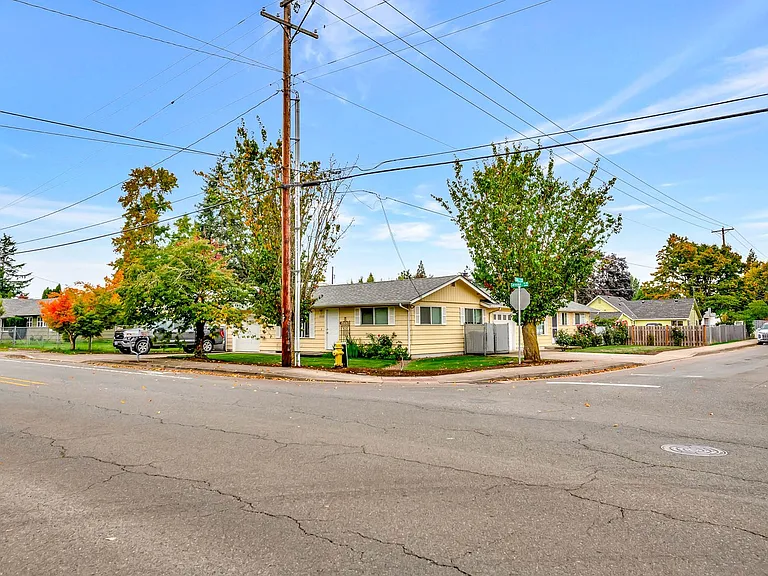 Savage / Ellis Duplex — Photo 10