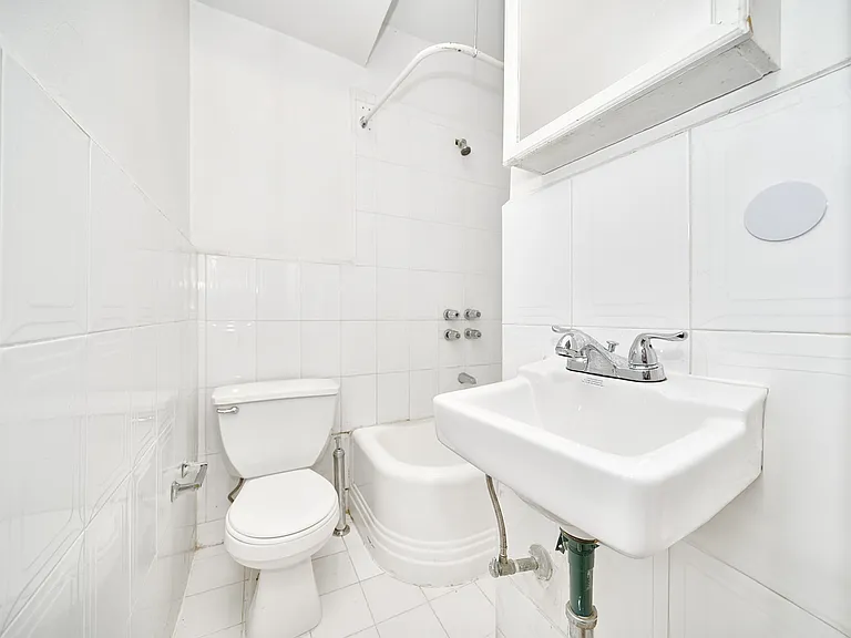 223 E 58th St #4C — Photo 5