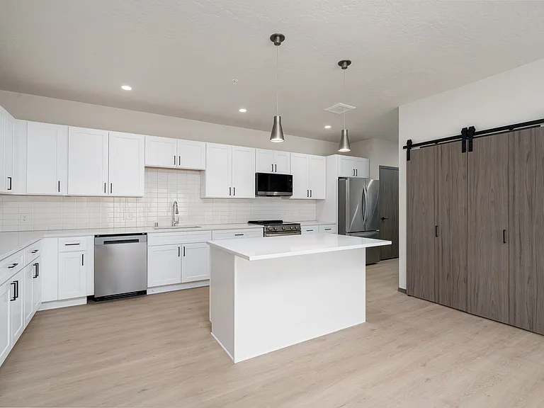 The Vistas Apartments at Beacon Hill — Photo 57