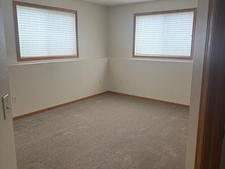 1342 Glenn Pl — Photo 9