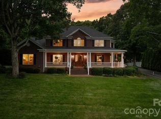 3740 Pinecrest Dr NE, Hickory, NC 28601