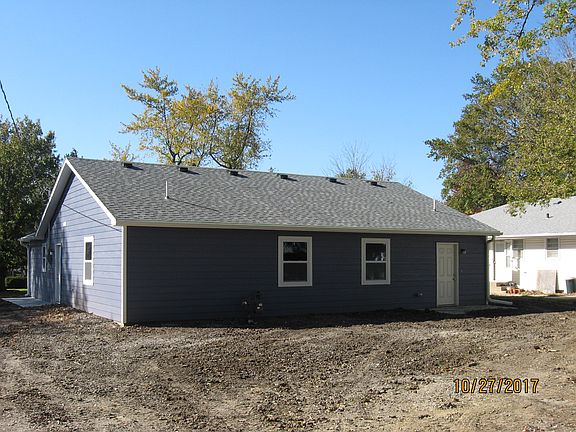 3rd image of 920 Woodland St