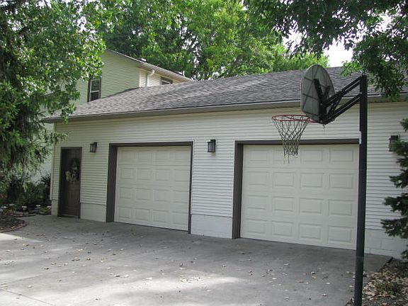 Garage/ Attached &Oversized