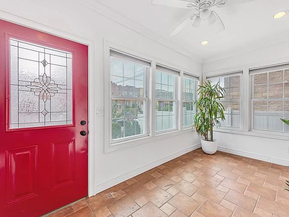 3rd image of 2140 37th St