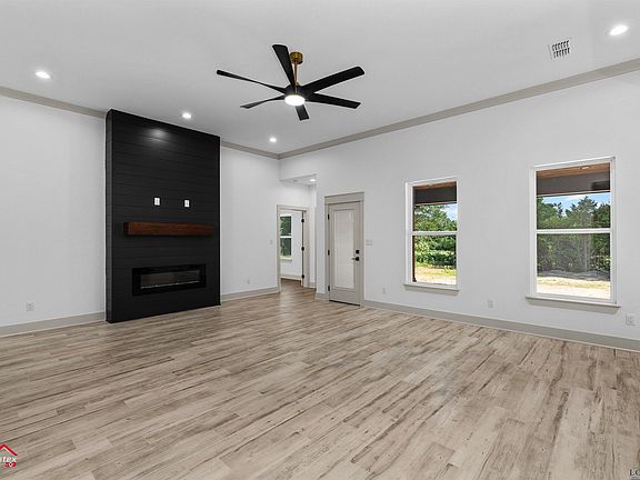 3rd image of 134 Hillcrest Dr