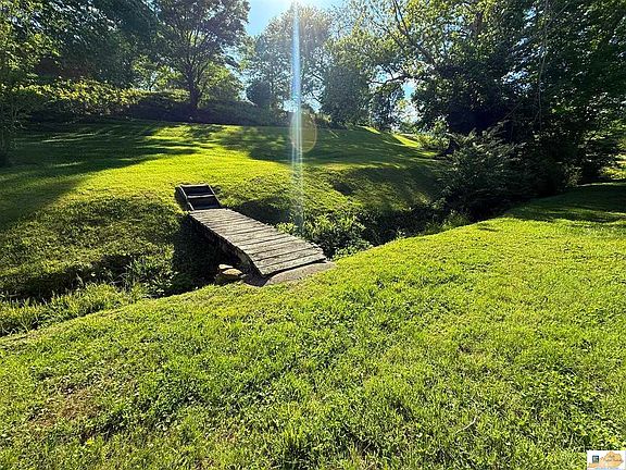 3rd image of 303 Valley Dr