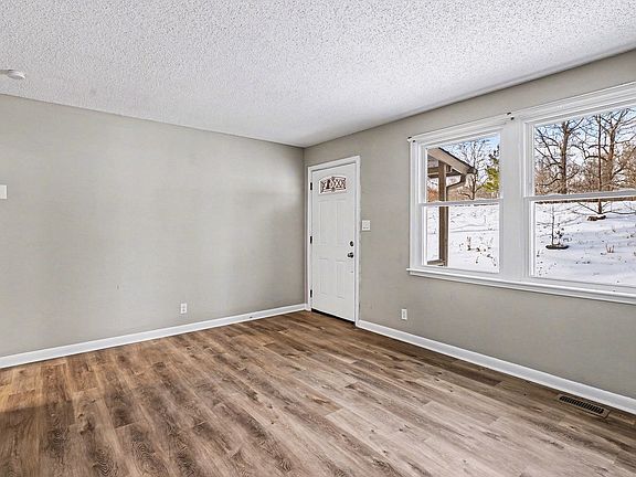 5th image of 2117 Ferry Rd