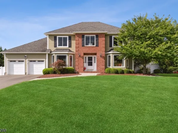 16 Heritage Dr, East Hanover Twp., NJ 07936