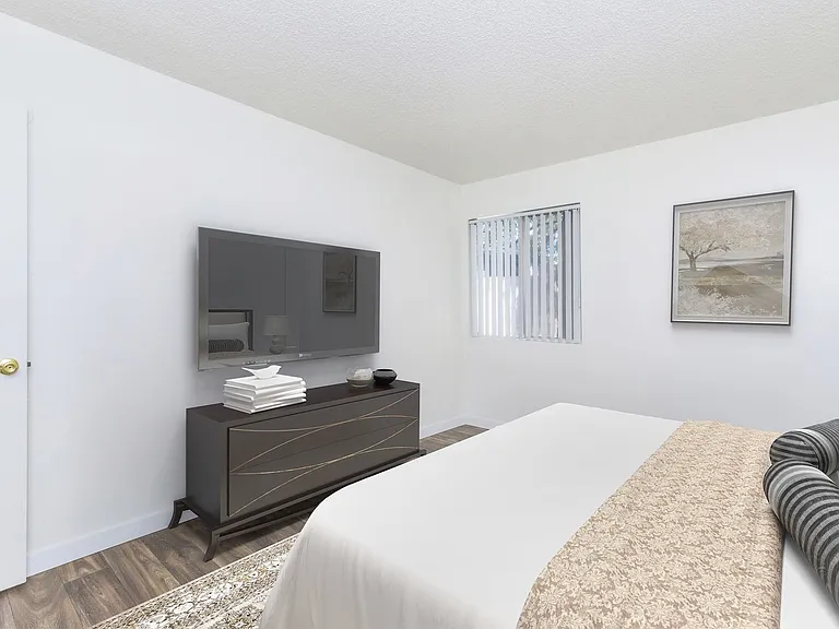 Lincoln Place Apartments — Photo 40