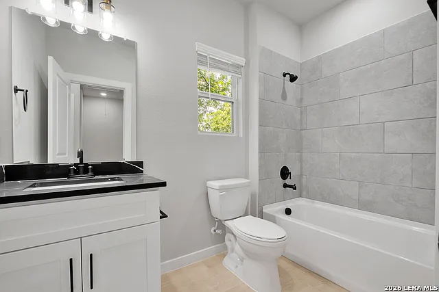 521 Dakota St #101 — Photo 11