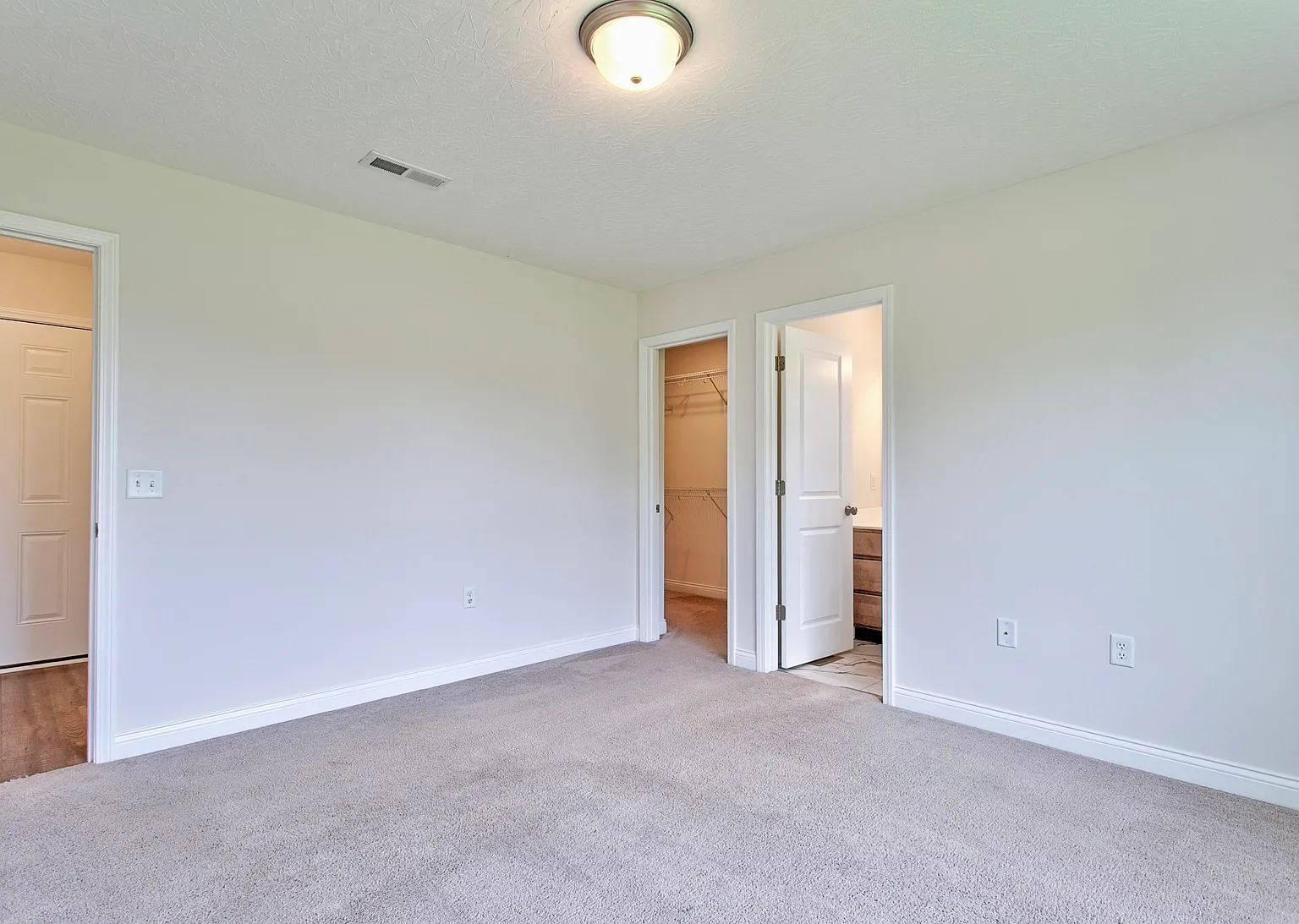 150 Choctaw Drive - - — Photo 2