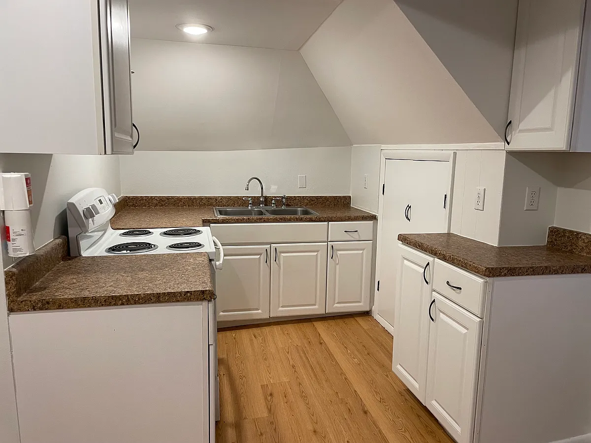 Building Photo - 16 Greene St #3