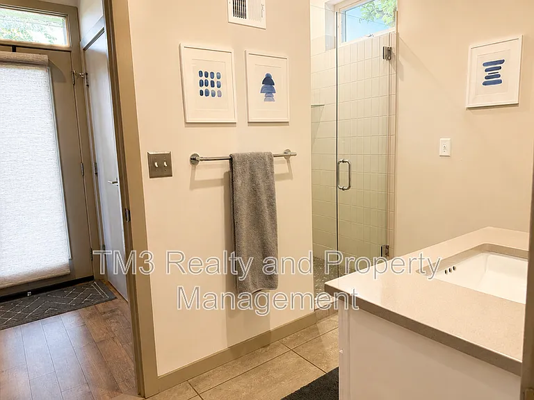 2436 Forest Ave — Photo 19