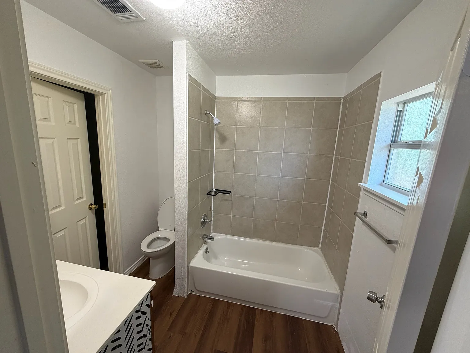 3 bed, 1032 sqft, $1,450 — Photo 4