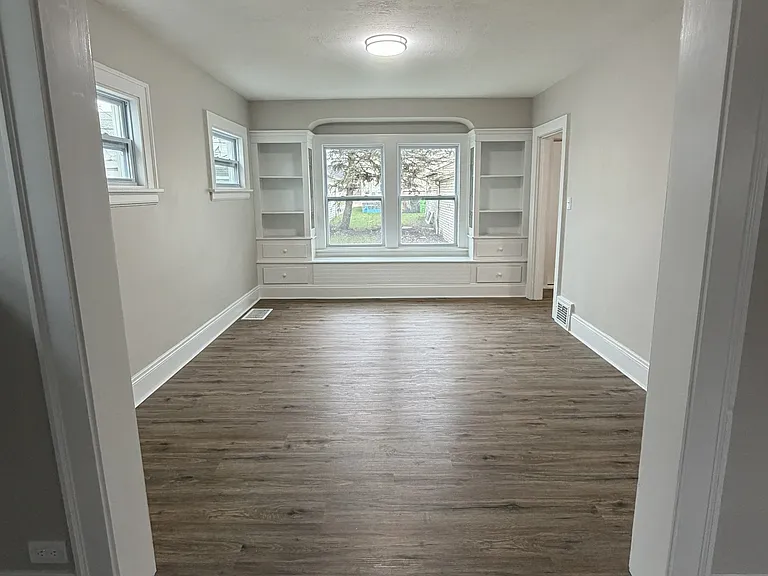 10610 Langton Ave — Photo 3