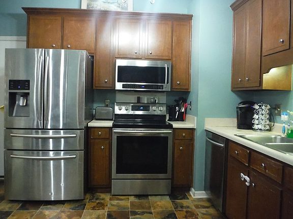 5th image of 130 Blue Springs Dr