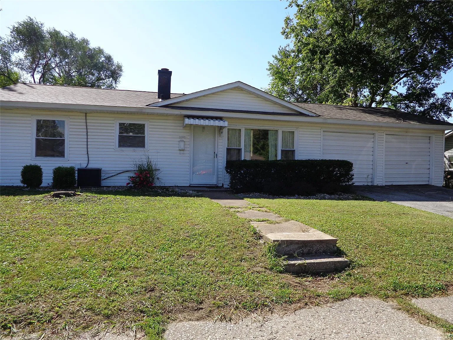 2104 Saint Clair Ave photo 1