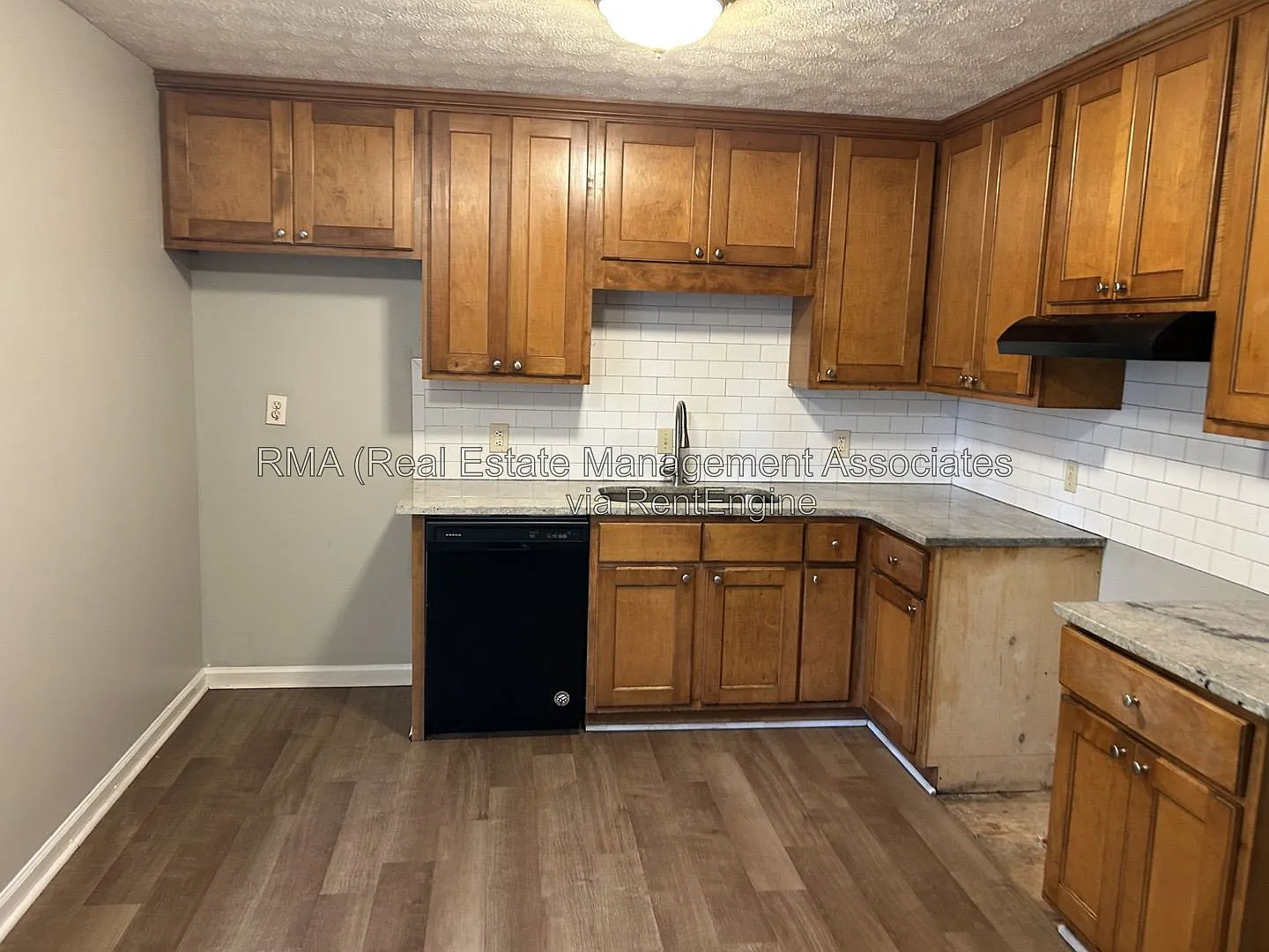 3 bed, 1.0 bath, 1107 sqft, $1,500 — Photo 3