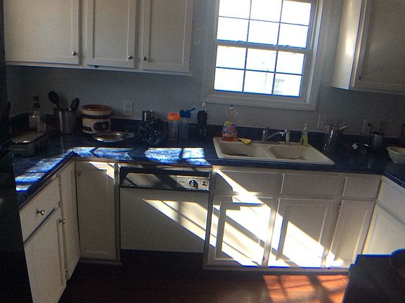 4th image of 321 Graves Ave