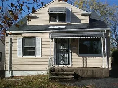 4292 E 164th St photo 1
