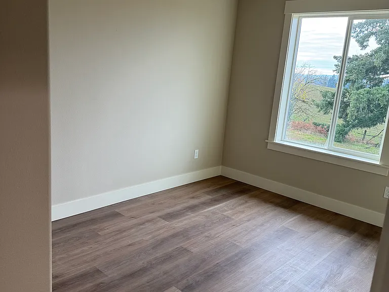 714 NW Charles Ln — Photo 8