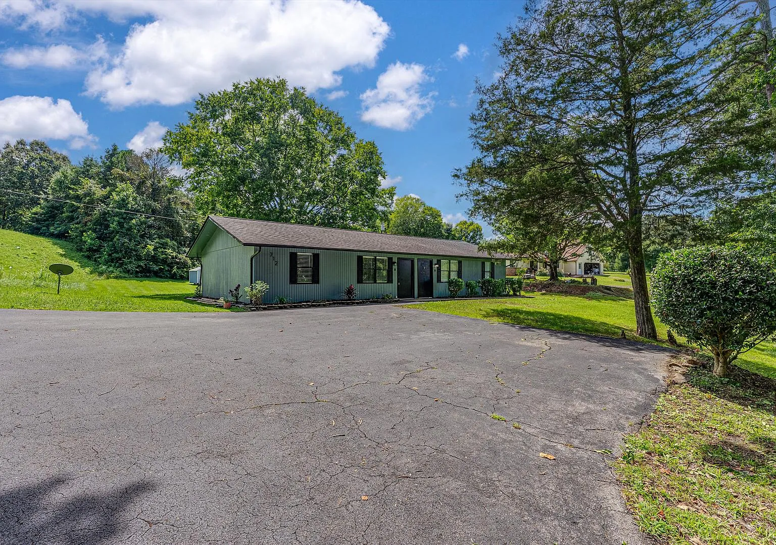 712 Cooper Rd — Photo 4
