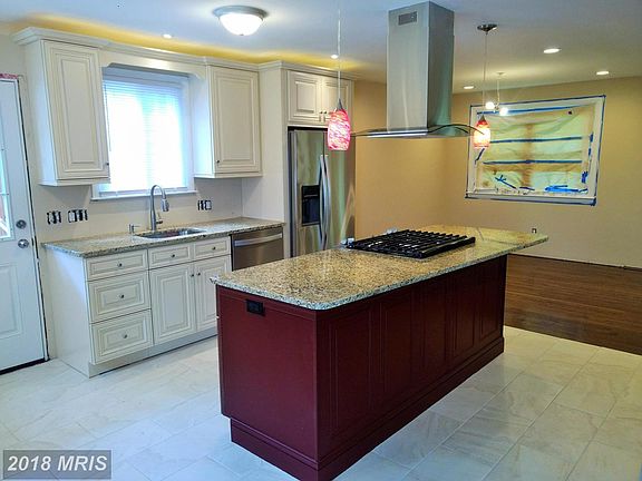 3rd image of 407 Sacred Heart Ln
