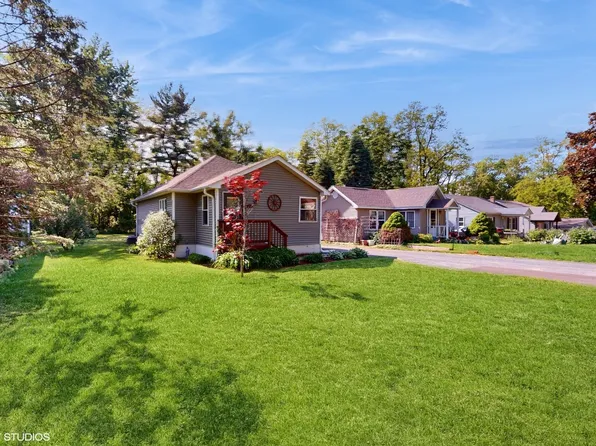 49 John St, Crystal Lake, IL 60014