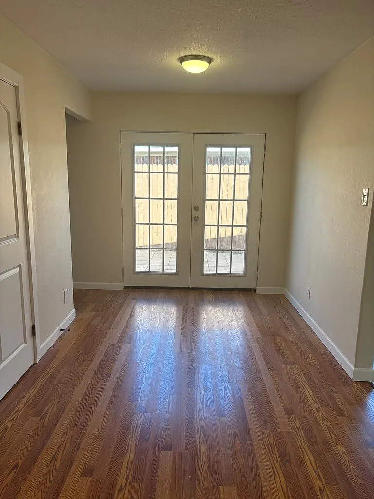 3 bed, 3.0 bath, 2635 sqft, $3,500 — Photo 4
