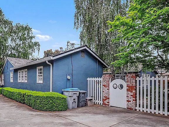 3rd image of 615 Empey Way