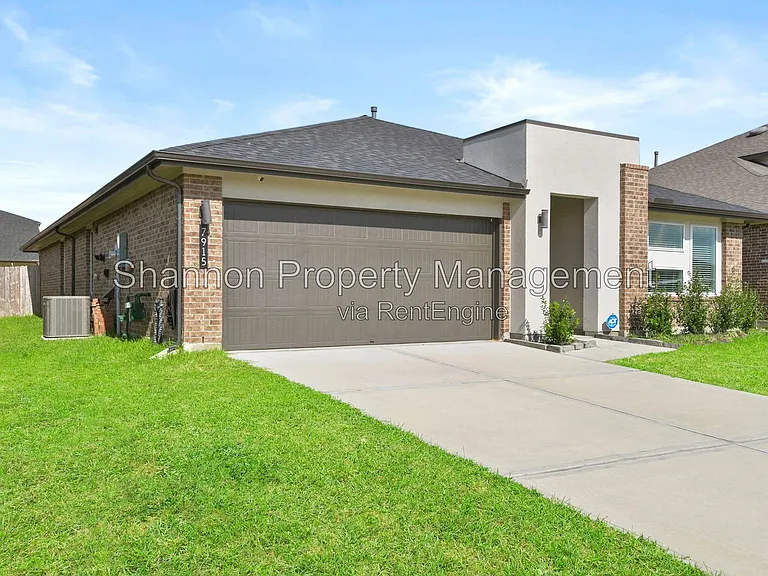 7915 Murciana Dr — Photo 2
