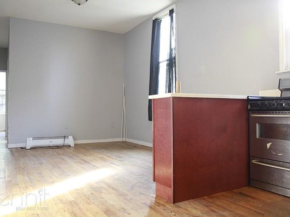3rd image of 760 Evergreen Ave #1A
