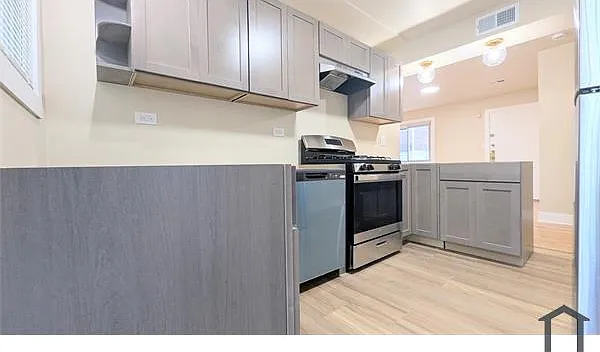 7636 S Saginaw Ave — Photo 1