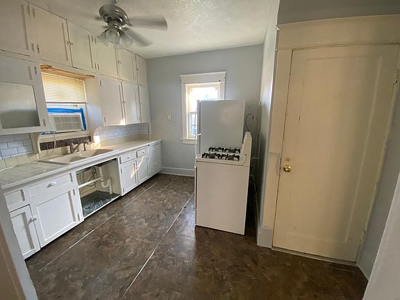 3rd image of 2922 Apple St #1