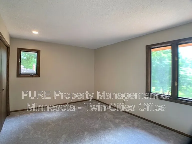 7420 Hyde Park Cir — Photo 5